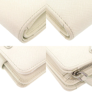 美品 プラダ サフィアーノトライアングル レザー ホワイト 二つ折り財布 白 0465【中古】PRADA