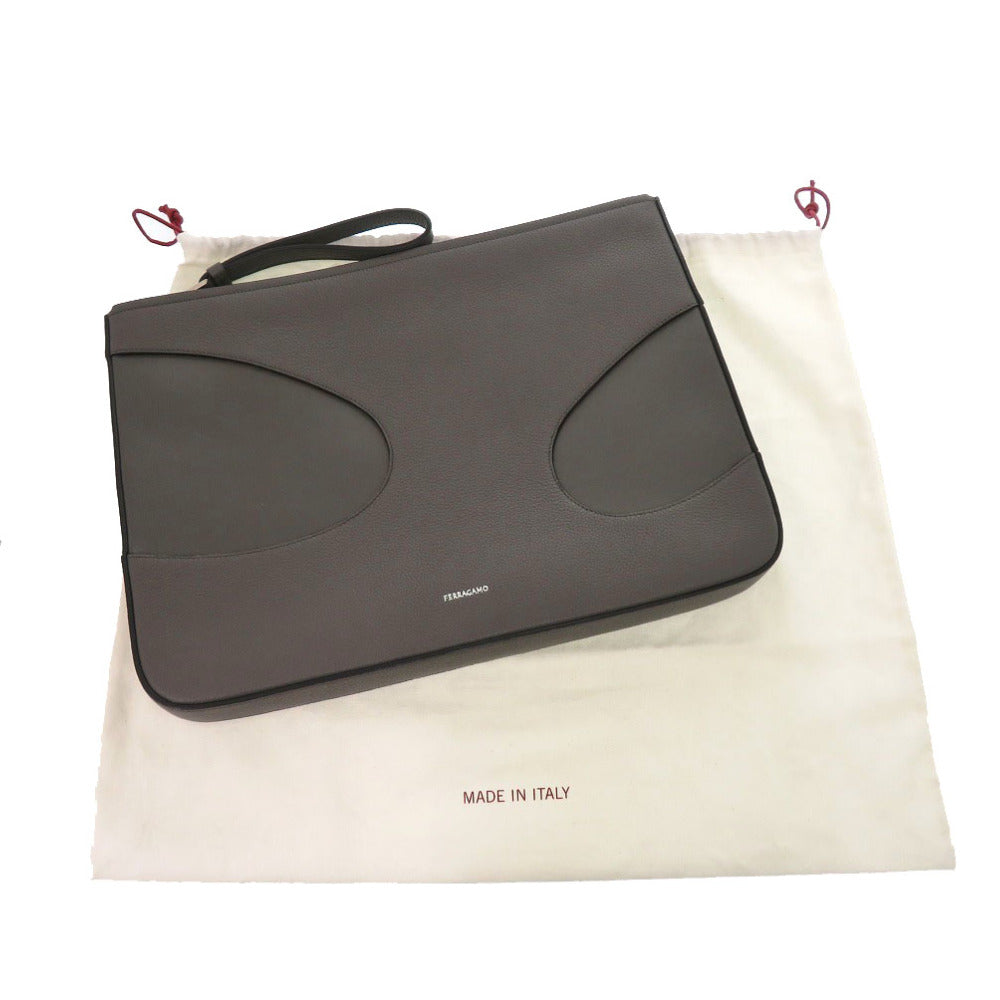 新品同様 サルヴァトーレフェラガモ 241361 カットアウト レザー グレー クラッチバッグ 1048【中古】Salvatore Ferragamo