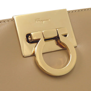 美品 サルヴァトーレ フェラガモ チェーンショルダー ガンチーニ BP-21 8753 カーフレザー ベージュ ゴールド金具 ショルダーバッグ 0184 【中古】 Salvatore Ferragamo