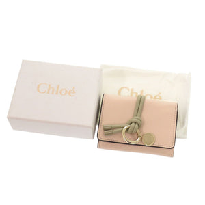 美品 クロエ アルファベット レザー セメントピンク 三つ折り財布 ピンクベージュ 0378【中古】Chloe