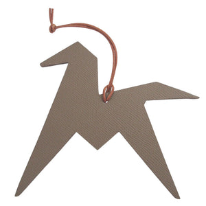 新品同様 エルメス プティアッシュ 馬 2017 オーナメント ヴォーエプソン トゴ エトゥープ キュイーブル バッグチャーム キーホルダー 1092【中古】HERMES