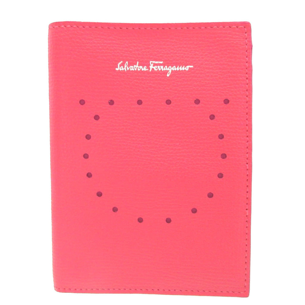 新品同様 サルヴァトーレフェラガモ ガンチーニ レザー ピンク パスポートケース 0051【中古】Salvatore Ferragamo