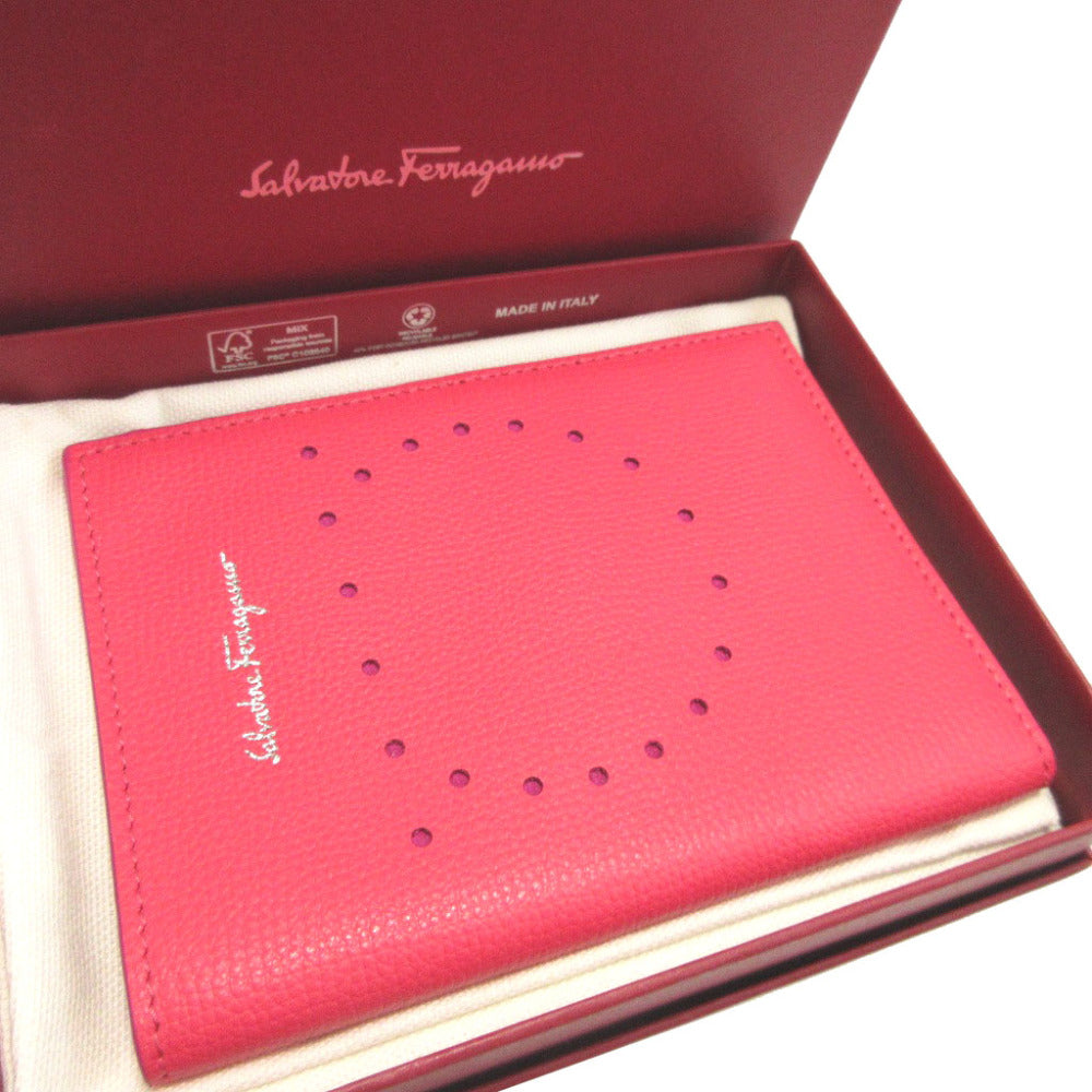 新品同様 サルヴァトーレフェラガモ ガンチーニ レザー ピンク パスポートケース 0051【中古】Salvatore Ferragamo
