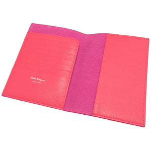 新品同様 サルヴァトーレフェラガモ ガンチーニ レザー ピンク パスポートケース 0051【中古】Salvatore Ferragamo