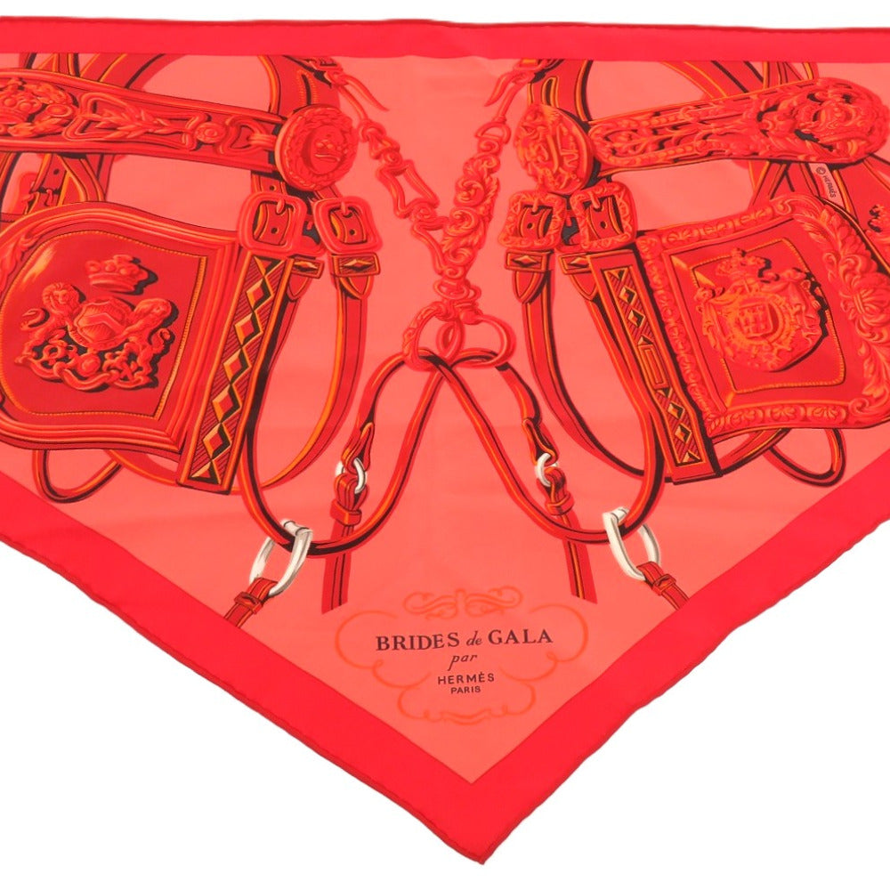 美品 エルメス 三角 トライアングル BRIDES de GALA par ポワントゥ シルク マルチカラー 0187 赤 スカーフ【中古】HERMES
