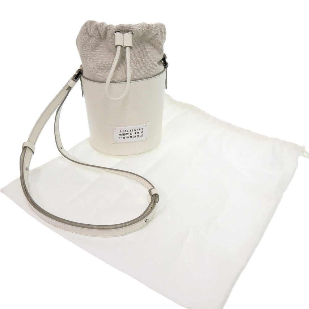 新品同様 メゾン マルジェラ 5AC S61WG0035 レザー キャンバス ライトグレー ショルダーバッグ バケット 白 0046【中古】Maison Margiela