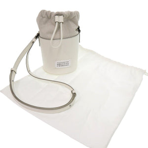 新品同様 メゾン マルジェラ 5AC S61WG0035 レザー キャンバス ライトグレー ショルダーバッグ バケット 白 0046【中古】Maison Margiela