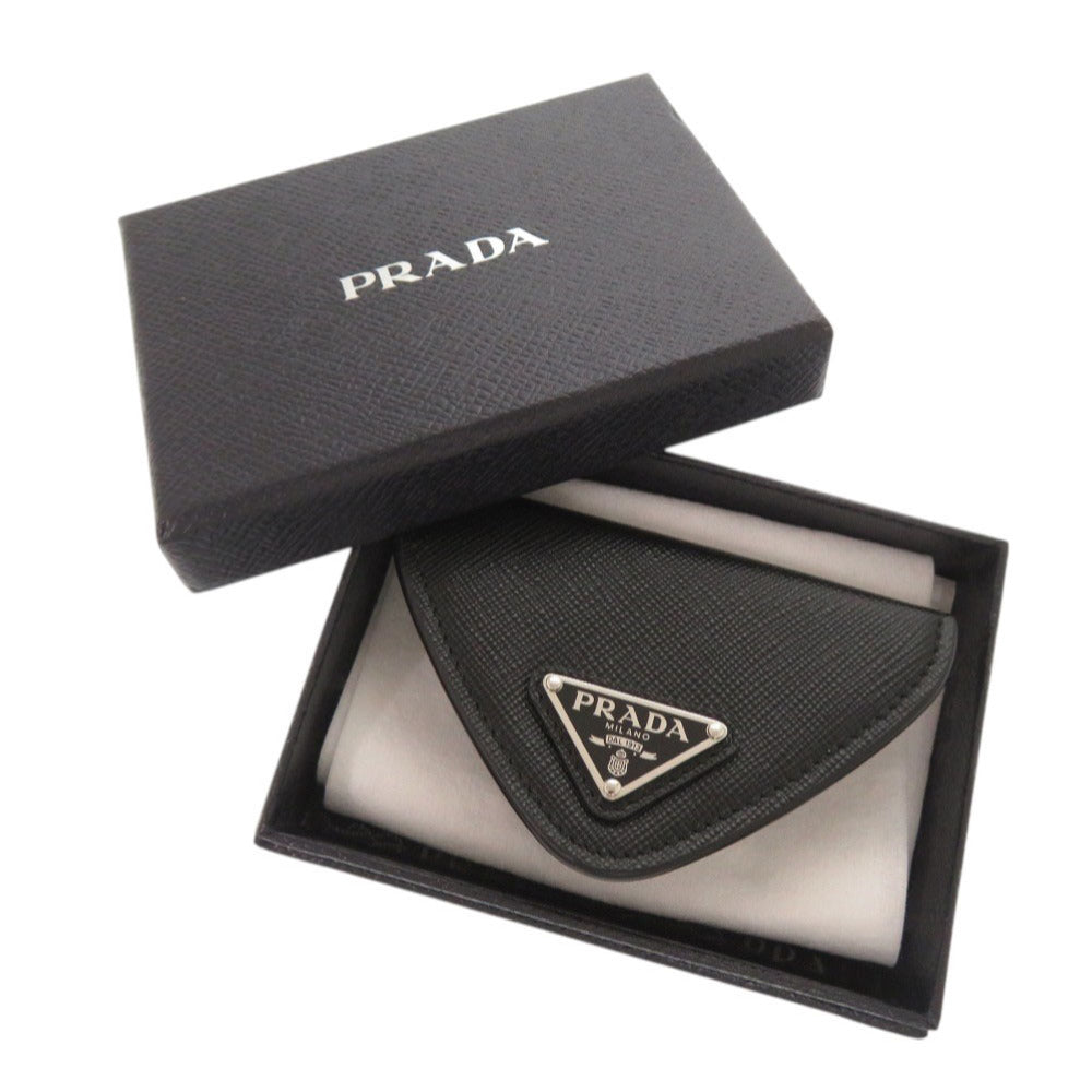 新品同様 プラダ サフィアーノ トライアングル レザー 2MM004 ブラック コインケース 黒 1433【中古】PRADA