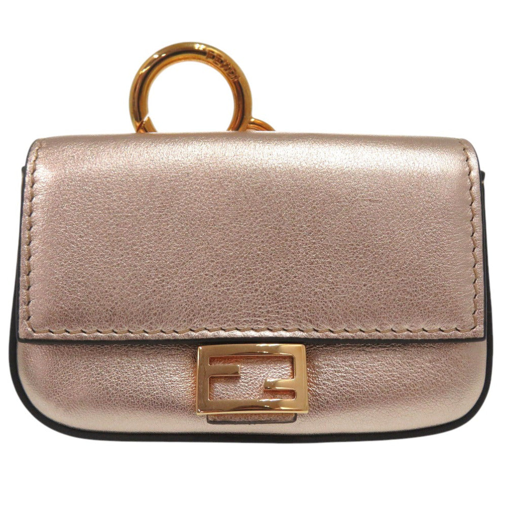 美品 フェンディ ナノバゲットチャーム チェーンショルダー ポーチ ミニポシェット メタリック レザー ピンクゴールド 0070【中古】FENDI