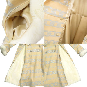 美品 シャネル ファー付き ロゴ チェーン柄 ロングコート シルク ウール ベージュ 1355【中古】CHANEL