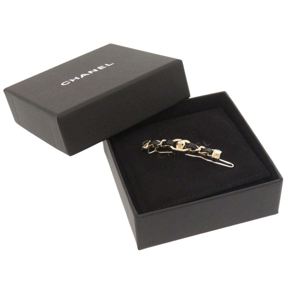 新品同様 シャネル マトラッセ ターンロック ココマーク B21 ゴールド メタル レザー ヘアピン ヘアアクセサリー 1572 【中古】 CHANEL