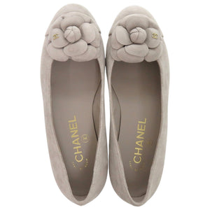 新品同様 シャネル バレエシューズ カメリア バレリーナ A C45494 22.5cm スウェード グレー 灰 パンプス 0985【中古】CHANEL