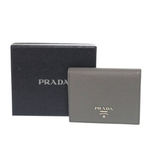 美品 プラダ サフィアーノレザー グレー ピンク 二つ折り財布 0064【中古】PRADA