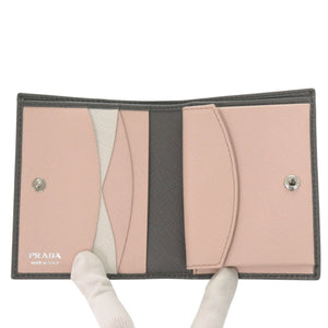 美品 プラダ サフィアーノレザー グレー ピンク 二つ折り財布 0064【中古】PRADA
