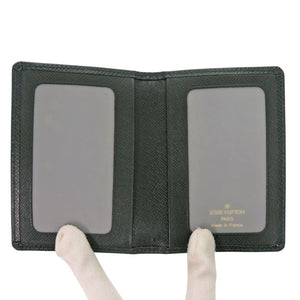 美品 ルイ ヴィトン ポルト2 カルト ヴェルティカル M30494 タイガ エピセア パスケース グリーン LV 1121【中古】LOUIS VUITTON