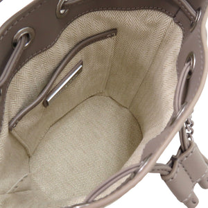 新品同様 トリーバーチ ウィラマットミニバケットバッグ 149680 レザー 082 Gray Heron アオサギ ハンドバッグ 1361【中古】Tory Burch