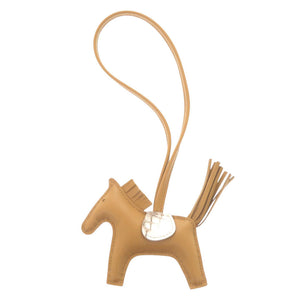 未使用品 エルメス ロデオPM タッチ ヒマラヤ セサミ アニョーミロ ニロティカスマット W刻印(2024年製) バッグチャーム キーホルダー 1904【中古】HERMES