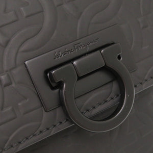美品 サルヴァトーレフェラガモ ガンチーニ エンボスレザー ブラック ショルダーバッグ 黒 2036【中古】Salvatore Ferragamo