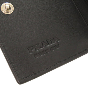 美品 プラダ ロゴ コンパクトウォレット ブラッシュドレザー ブラック 二つ折り財布 黒 0352【中古】PRADA