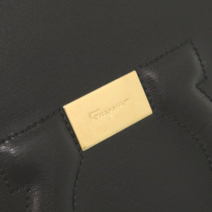 新品同様 サルヴァトーレフェラガモ ガンチーニ レザー ブラック リュック デイパック 黒 1112【中古】Salvatore Ferragamo