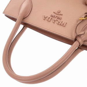 美品 プラダ モノクローム 1BA155 サフィアーノレザー ピンクベージュ 2WAYハンドバッグ 1277【中古】PRADA