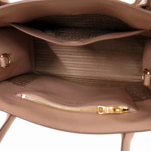美品 プラダ モノクローム 1BA155 サフィアーノレザー ピンクベージュ 2WAYハンドバッグ 1277【中古】PRADA