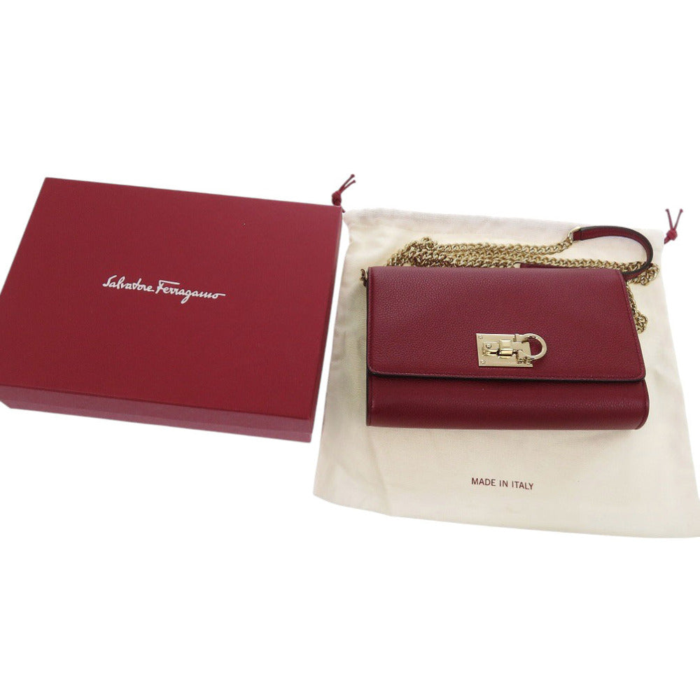 美品 サルヴァトーレフェラガモ ガンチーニ チェーンショルダーバッグ AU-22/D881 レザー ボルドー 赤 1355【中古】Salvatore Ferragamo