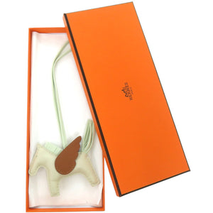 美品 エルメス ロデオペガサスPM ラムスキン スイフト ヴェールフィズ B刻印 キーホルダー 0489【中古】HERMES