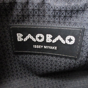 新品同様 イッセイミヤケ バオバオ PVC シルバー クラッチバッグ ポーチ 0519【中古】ISSEIMIYAKE BAOBAO