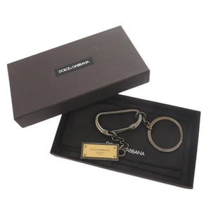 美品 ドルチェアンドガッバーナ ロゴプレート メタル ガンメタル キーホルダー バッグチャーム 0681【中古】DOLCE&GABBANA