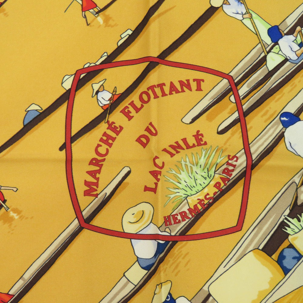 美品 エルメス カレ90 MARCHE FLOTTANT DU LAC INLE インレ湖の水上マーケット シルク レッド オレンジ グリーン スカーフ 1117【中古】HERMES