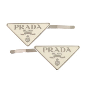 新品同様 プラダ トライアングルロゴ メタル ホワイト シルバー ヘアピン ヘアアクセサリー 白 1189【中古】PRADA
