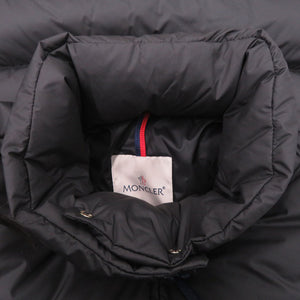 新品同様 モンクレール BROU ダウン/フェザー ブラック ダウンジャケット 黒 1332【中古】MONCLER