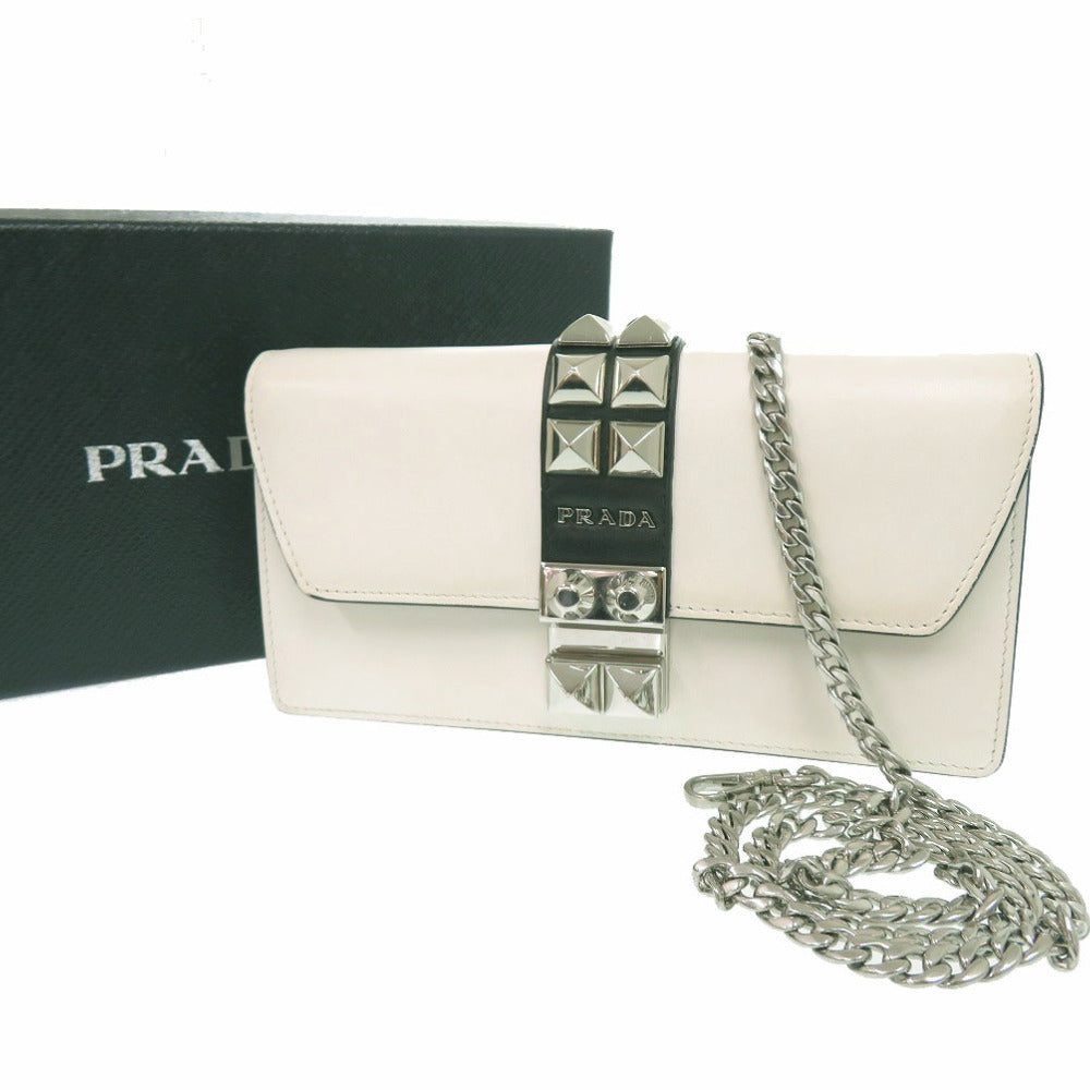 プラダ スタッズ チェーンウォレット クロスボディ 長財布 レザー ホワイト 1430【中古】PRADA