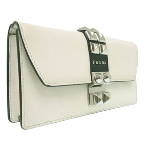 プラダ スタッズ チェーンウォレット クロスボディ 長財布 レザー ホワイト 1430【中古】PRADA