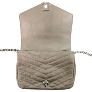 美品 シャネル シェブロン ココマーク レザー グレー 26番台 チェーンショルダーバッグ 0243【中古】CHANEL