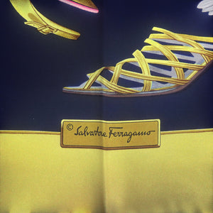 新品同様 サルヴァトーレフェラガモ 靴柄 蝶 花 フラワー シルク スカーフ ネイビー 0332【中古】Salvatore Ferragamo