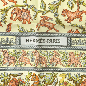 新品同様 エルメス カレ90 インドの狩猟 CHASSE EN INDE スカーフ シルク アイボリー イエロー ライトブルー 0390【中古】HERMES