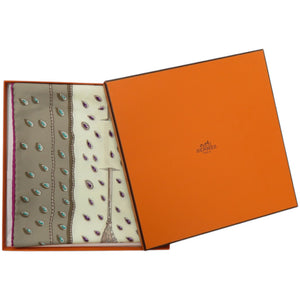 新品同様 エルメス カレ90 秘められた宝 TRESORS RETROUVES シルク クリーム スカーフ 0476【中古】HERMES