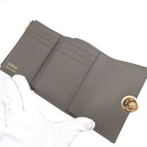 美品 ロエベ ペブル スモール バーティカル ウォレット 25年製 レザー カーキ 3つ折り財布 財布 0378【中古】LOEWE