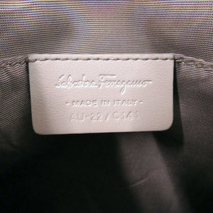 サルヴァトーレフェラガモ レザー グレー ショルダーバッグ 0397【中古】Salvatore Ferragamo