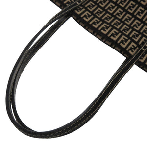 美品 フェンディ ズッカ柄 キャンバス ブラックハンドバッグ 黒 1175【中古】FENDI