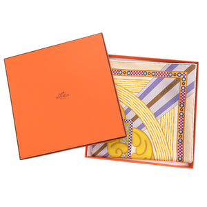 未使用 エルメス カレ90 ダブルフェイス A la Lumiere du Flambeau Double face たいまつの光 シルク イエロー スカーフ 1322【中古】HERMES