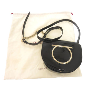 美品 サルヴァトーレフェラガモ ガンチーニ パテントレザー ブラック ショルダーバッグ 黒 1069【中古】Salvatore Ferragamo