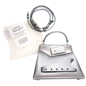 美品 メゾン マルジェラ 2way アシンメトリー スモール SNATCHED S56WG0168 ミニハンドバッグ レザー シルバー 0169【中古】Maison Margiela