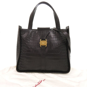 サルヴァトーレフェラガモ 型押しレザー ブラック 2WAY ハンドバッグ ショルダーバッグ 黒 1272【中古】Salvatore Ferragamo