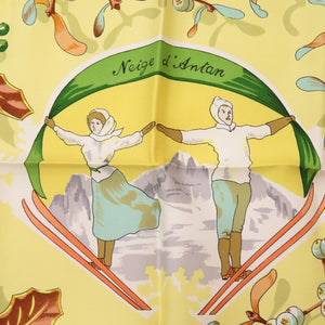 新品同様 エルメス カレ90 Neige d'Antan 去年の雪 クリスマス シルク イエロー スカーフ 黄 1624【中古】HERMES