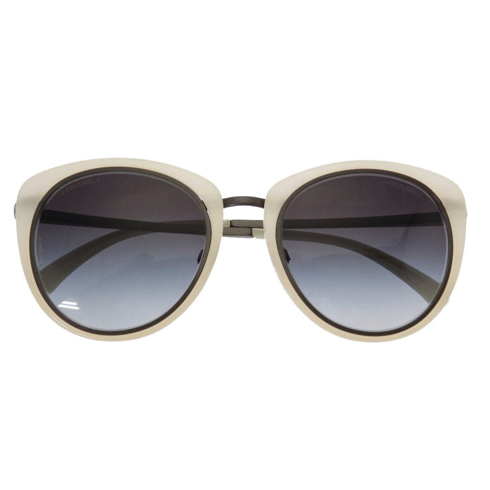 美品 シャネル ニッケル プラスチック 4202 ホワイト 白 ブラック 黒 サングラス 0042【中古】CHANEL