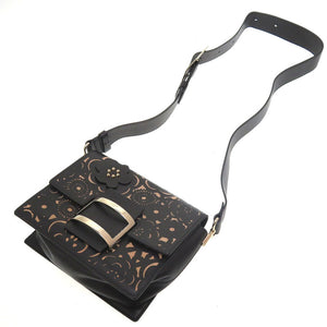 新品同様 ロジェヴィヴィエ フラワー カットワーク レザー ブラック 黒 ベージュ ショルダーバッグ 0140【中古】Roger Vivier