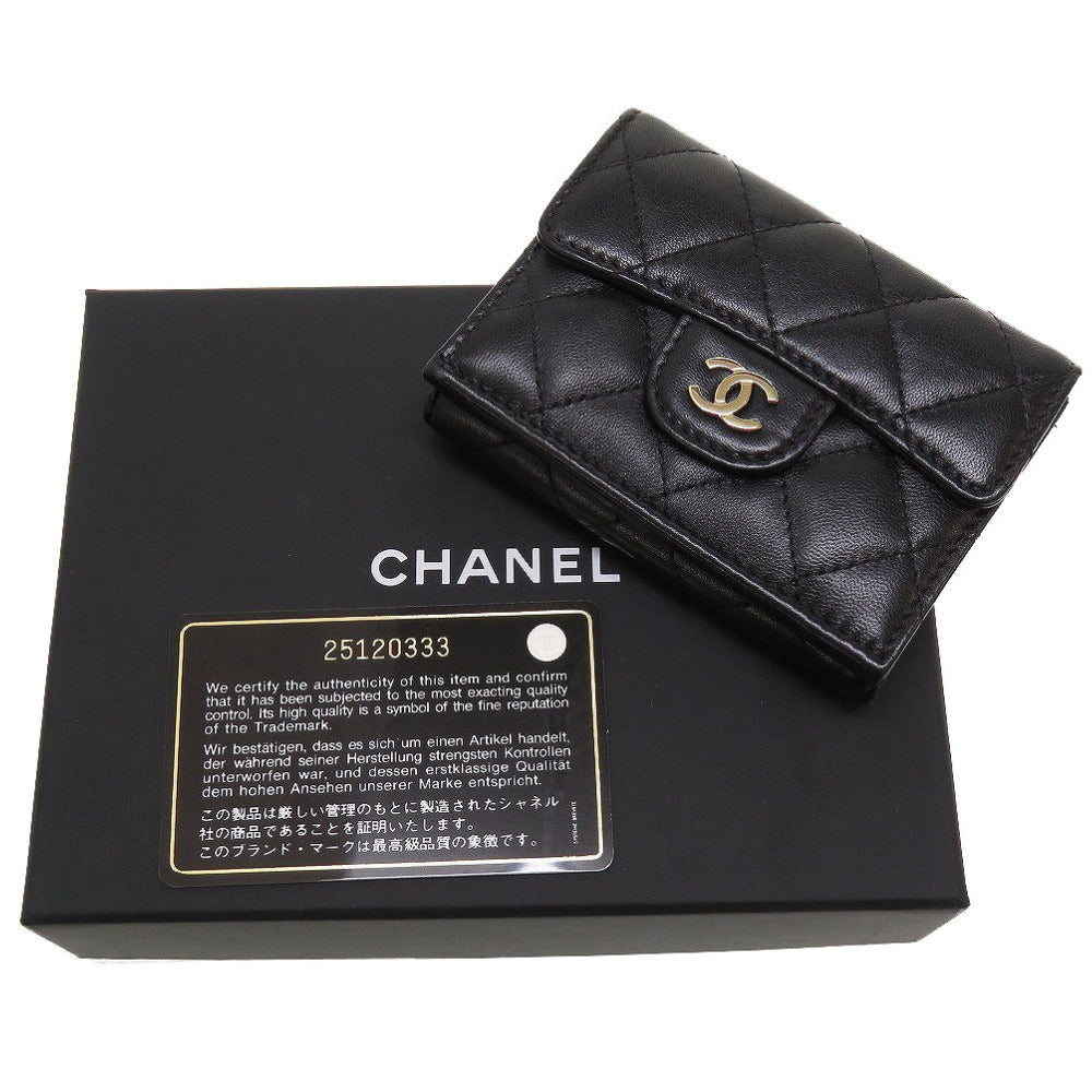 美品 シャネル スモールフラップウォレット コンパクトウォレット AP0230 25番台 ラムスキン ブラック 黒 3つ折り財布 財布 0035【中古】CHANEL